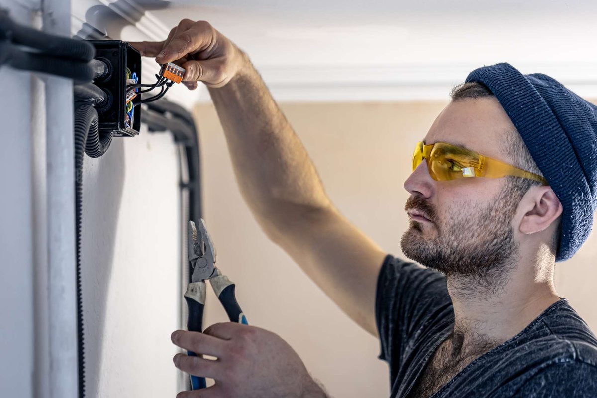 Electrician Elanora QLD